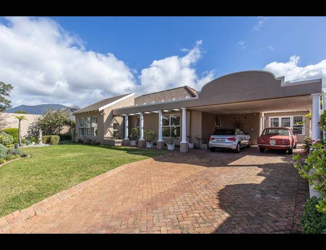 5 BEDROOM HOUSE FOR SALE IN MEADOWRIDGE